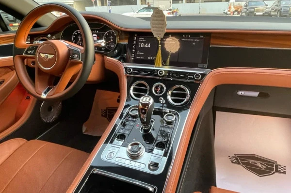  White Bentley GT Photo 3